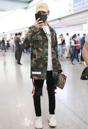 罗云熙机场街拍图片_3