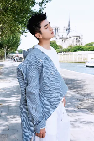 张云龙巴黎帅气清新街拍写真图片_4