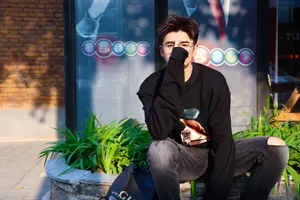 张云龙时尚街拍图片：不羁街头风潮范儿十足_6
