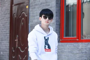 刘芮麟青春活力养眼街拍图片_3