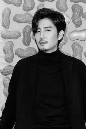 王泷正纯黑简约时尚帅气写真图片_3