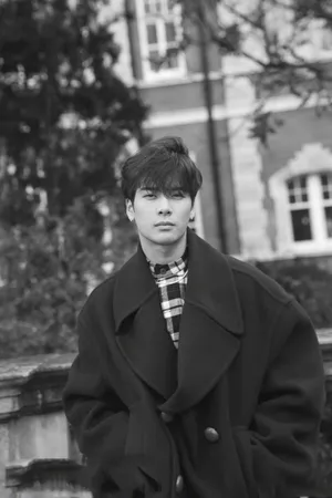 王嘉尔伦敦街头时尚画报高清图片_5