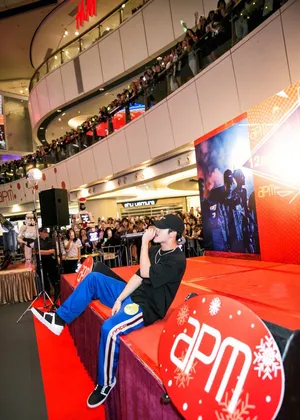 王嘉尔香港拍手会现场写真图片_7
