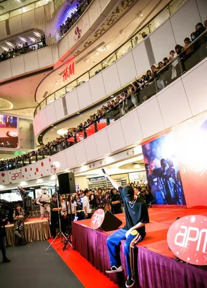 王嘉尔香港拍手会现场写真图片_8
