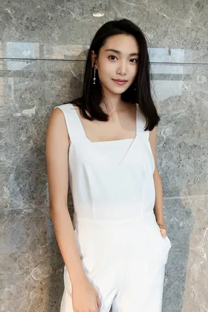 王嘉宁连体裤简约端庄率性写真图片_3