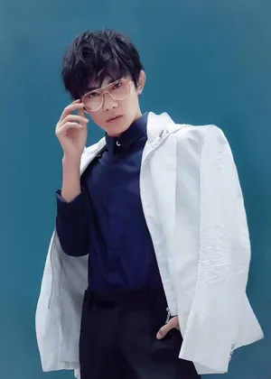 易烊千玺王嘉关晓彤杂志写真图片：正能量的炫酷三人组_4