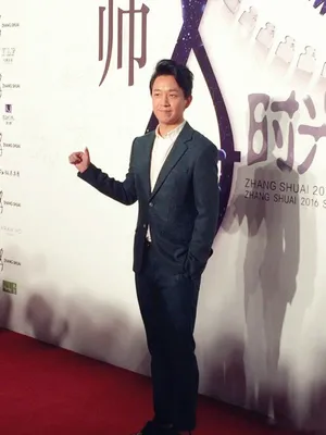 潘粤明西装帅气活动图片_4
