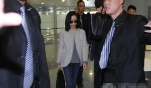 董洁曝潘粤明嗜赌致离婚首度亮相机场面容憔悴_2