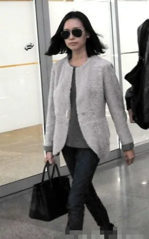 董洁曝潘粤明嗜赌致离婚首度亮相机场面容憔悴_4