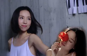 董洁迅速走出离婚阴霾与潘粤明恩爱写真曝光