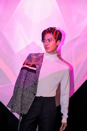 茅子俊忧郁儒雅型男活动照高清图片_4