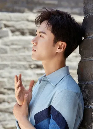 俊朗型男茅子俊时尚街拍高清图片