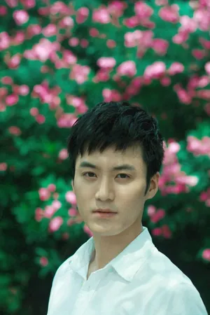 茅子俊清爽养眼户外写真高清图片_5