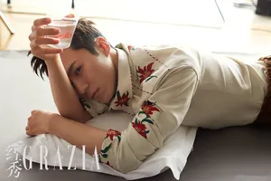 茅子俊《红秀》慵懒性感写真图片