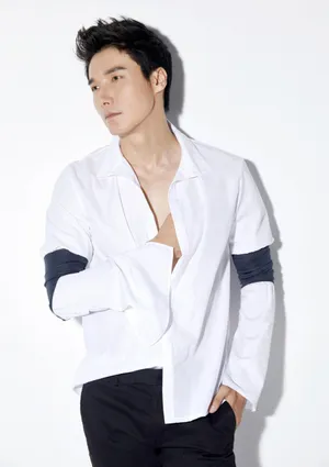 李泰简约黑白配写真清爽帅气_5
