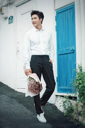 李泰街拍写真图片