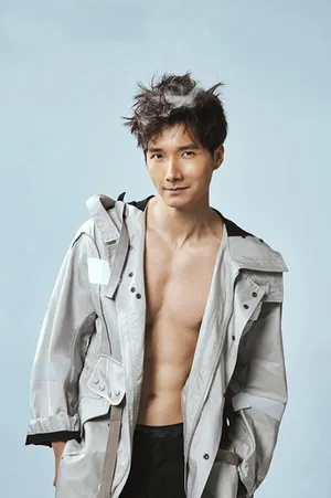 李泰帅气时尚写真图片_8