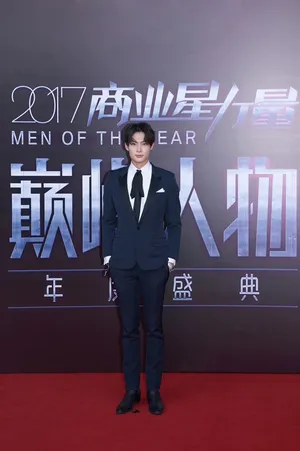 张铭恩心形刘海帅气活动写真图片_6