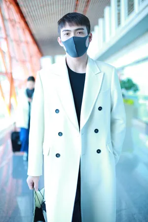 张彬彬机场照图片_2