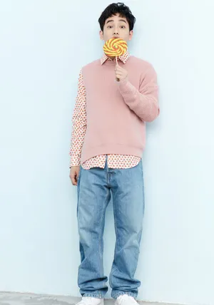 彭昱畅阳光暖男居家写真图片