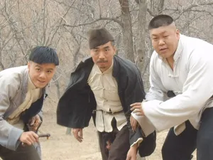 范明《双枪李向阳》剧照图片