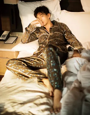 李现睡衣时尚写真大片高清图片