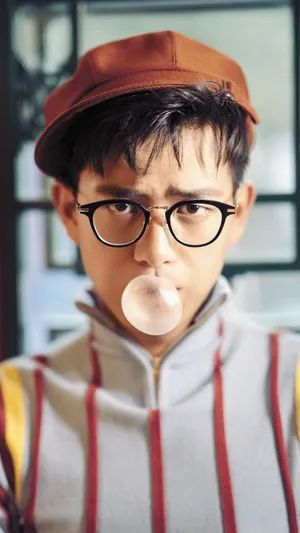 李现最新杂志图片：百变帅气迷人_1