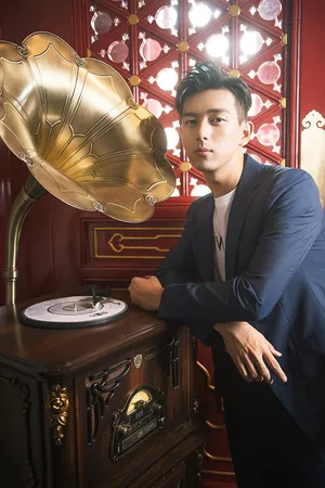 李现西装温柔帅气图片_3