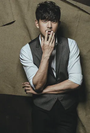 李现成熟大叔范魅力写真图片
