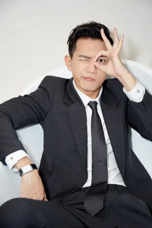 李现浴缸搞怪高清图片_4