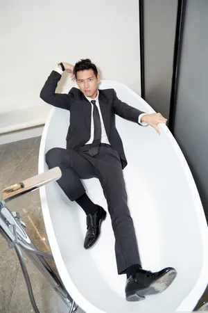 李现浴缸搞怪高清图片_5
