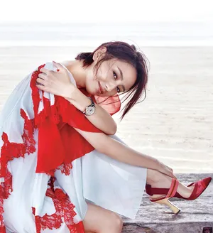 佟丽娅雷佳音海边时尚大片写真图片