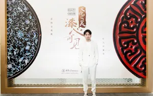 雷佳音纯白时装成熟帅气写真图片_2