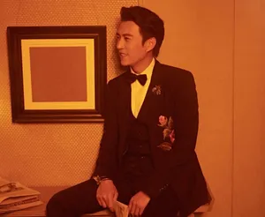 靳东黑色西装魅力型男活动照图片_2