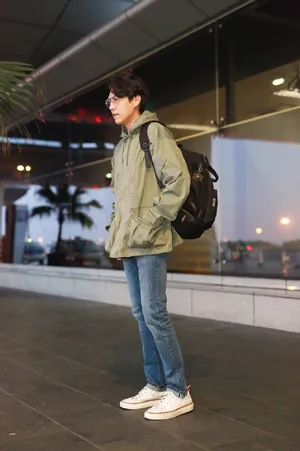 靳东时尚机场街拍图片