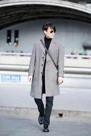 靳东时尚街拍图片：走路带风的老干部_2