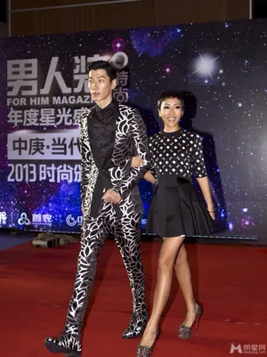 张亮携手吉克隽逸亮相男人装星光盛典_3