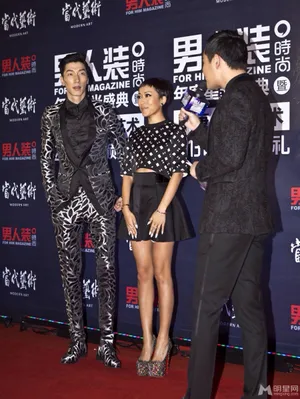 张亮携手吉克隽逸亮相男人装星光盛典_4