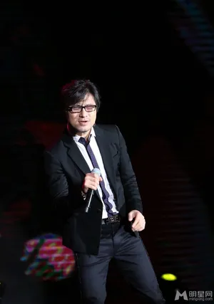 爸爸去哪儿张亮父子走红毯汪峰现身心情靓_3