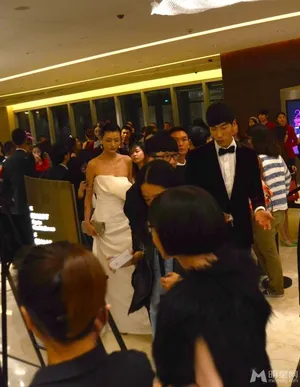 汪峰前妻葛荟婕与模特张亮一同现身酒店_1