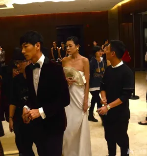 汪峰前妻葛荟婕与模特张亮一同现身酒店_5