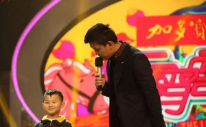 湖南卫视元宵晚会彩排照张亮何炅最萌身高差_9