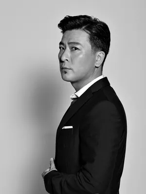 于毅时尚黑西装黑白魅力写真图片