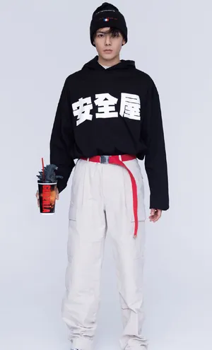 侯明昊帅气不羁时尚写真图片_2
