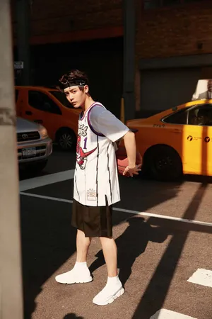 侯明昊最新运动写真高清帅气图片_3