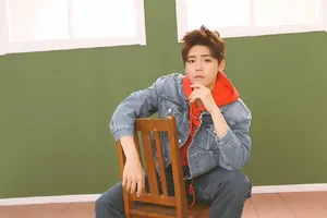 侯明昊牛仔炫酷少年图片_4