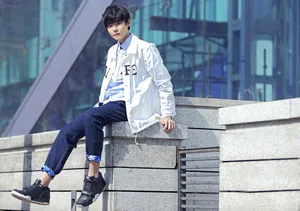 侯明昊《YOHO》杂志帅气吸晴图片_3