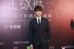 任嘉伦帅气活动照图片