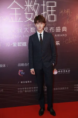 任嘉伦帅气活动照图片