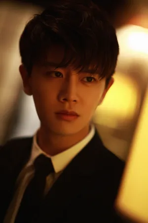 任嘉伦儒雅帅气活动照图片